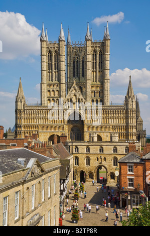 Faccia anteriore della Cattedrale di Lincoln Lincoln Excheckrgate Lincolnshire England Regno Unito GB EU Europe Foto Stock