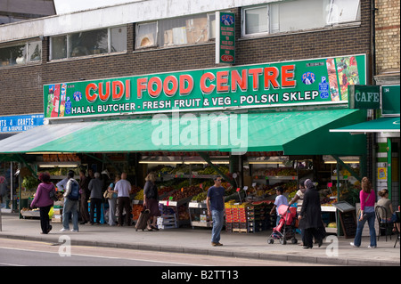 Negozio di alimentari in West Ealing vendita polacco e ristoranti mediorientali W13 London Regno Unito Foto Stock