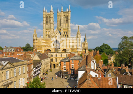 Faccia anteriore della Cattedrale di Lincoln Lincoln Excheckrgate Lincolnshire England Regno Unito GB EU Europe Foto Stock