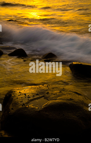 Borneo Sabah Malesia Tunku Abdul Rahman Park tramonto visto dalla costa occidentale di Pulau Sapi Sapi Island Foto Stock