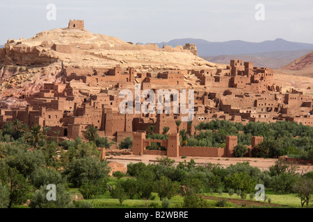 Ait Benhaddou e Marocco, vista dalla collina nelle vicinanze Foto Stock