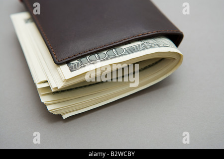 Banconote da cento dollari in portafoglio Foto Stock