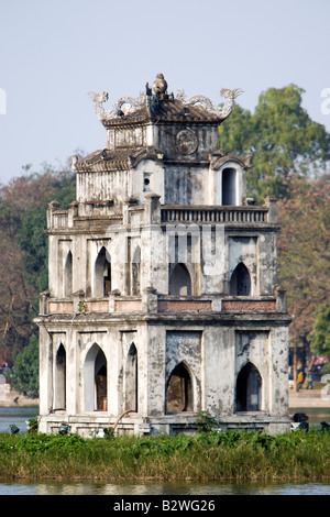 Chiamato dopo la leggenda del lago Thap Rua Torre Tartaruga estremità sud Lago Hoan Kiem Hanoi Vietnam Foto Stock