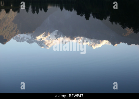 Specchio di riflessione del Mt Cook nel lago Matheson in Westland NP, sulla costa occidentale di South Island, in Nuova Zelanda Foto Stock