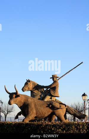 Scultura di metallo,gardian, Bull, Les Saintes Maries de la Mer , la Provenza, Francia Foto Stock