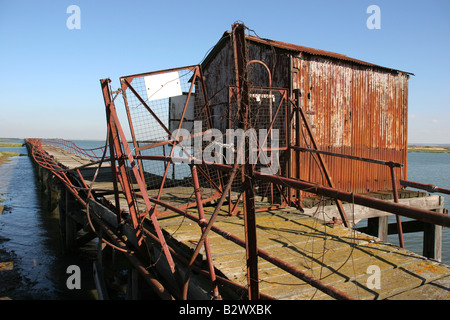 Abbandonato 4km lungo pontile e devastata oleodotto in disuso dal 1925 kent england Foto Stock