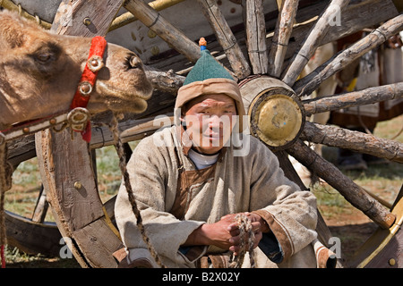 Una nuova promulgazione della unificazione delle tribù mongola sotto Gengis Khan utilizzando 500 uomini di cavalleria nel XIII secolo uniformi Foto Stock