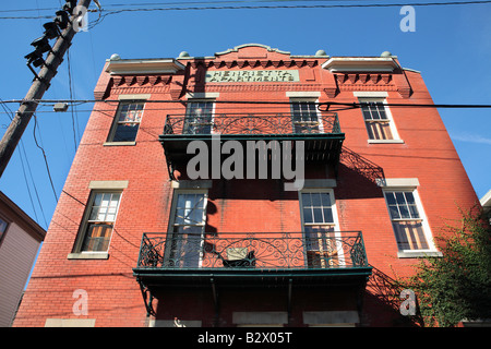 HENRIETTA edificio di appartamenti vicino a Lafayette Square nel quartiere storico di Savannah in Georgia negli Stati Uniti Foto Stock