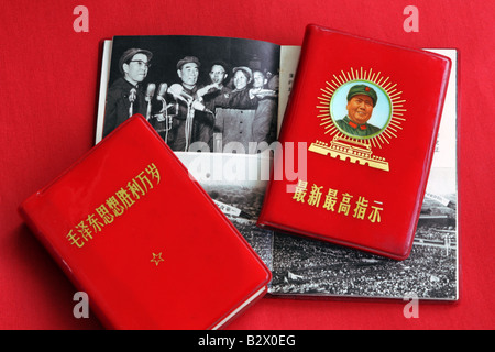 Libri di Mao con la moglie Jiang Qing e poi alleato politico Lin Bao durante la Rivoluzione Culturale Foto Stock