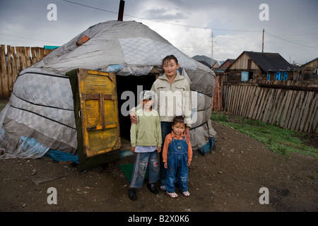 Ger nella zona più povera sul bordo della capitale mongola Ulaanbaatar, in Mongolia Foto Stock