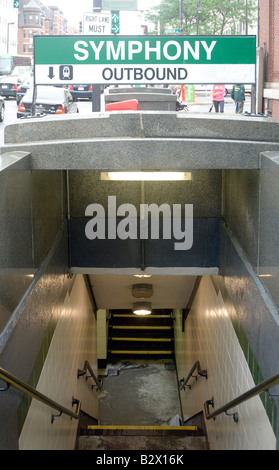 Greenline MBTA Subway entrata su Massachusetts Avenue a Boston Foto Stock