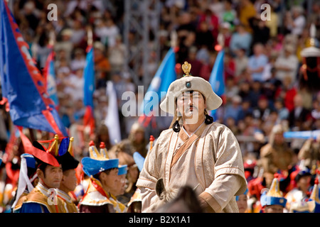 Il Naadam Festival che celebra l'ottocentesimo anniversario dello Stato mongolo nel National Stadium, un Gengis Khan attore Foto Stock