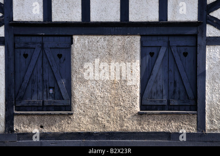 A struttura mista in legno e muratura fienile in inglese, la finestra Dettagli. Rickmansworth, Regno Unito 3/3 Foto Stock