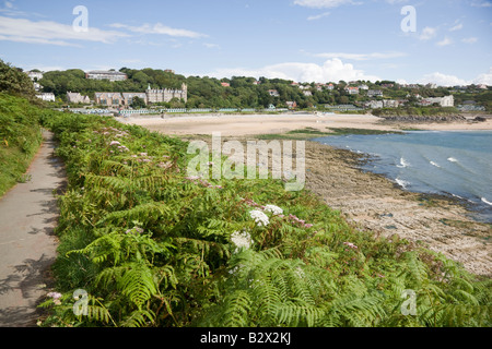 Vista lungo la costa verso il percorso di Langland Bay in Gower Galles Foto Stock