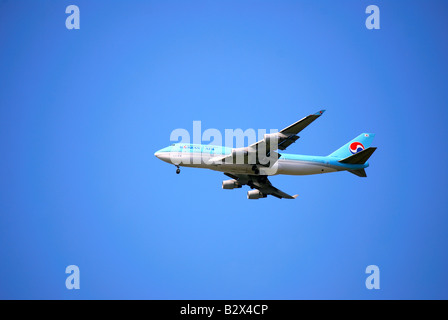 Korean Air Boeing 747 Jumbo Jet decollo da Heathrow Airport, Greater London, England, Regno Unito Foto Stock