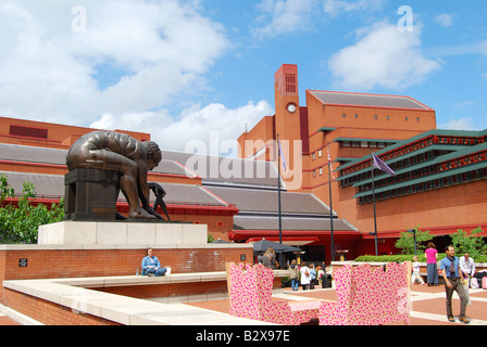 Vista dal piazzale di British Library, Euston Road, Camden Borough, London, England, Regno Unito Foto Stock