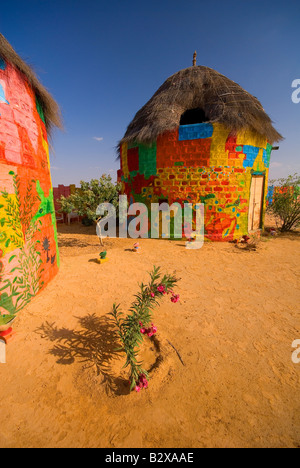Colonia di artisti, grande deserto di Thar, vicino a Jaisalmer, Rajasthan, India, subcontinente, Asia Foto Stock