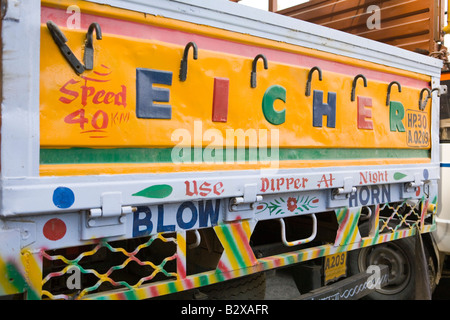 Dettaglio del riccamente decorate camion/camion in India, la religione indù. Foto Stock