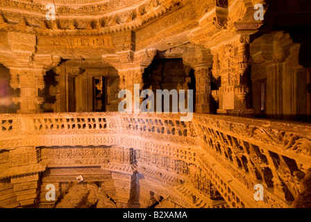 Interno del tempio Jain, Jaisalmer, Rajasthan, India, subcontinente, Asia Foto Stock