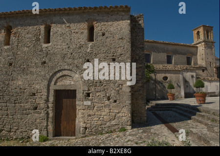 San Giovannello Chiesa con la Chiesa del Sacro Cuore in background Foto Stock