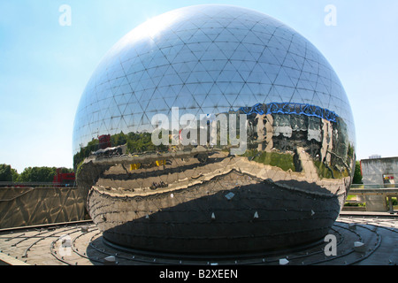 Il Geode a La Cité des sciences et de l industrie Paris Francia Foto Stock