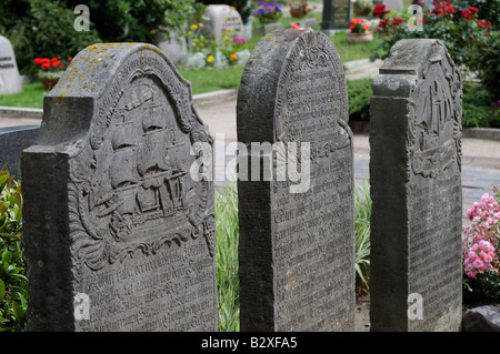 Lapidi di ricchi capitani nel cimitero sulla isola tedesca nel Mare del Nord dell'isola di Amrum Foto Stock