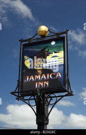 Il segno al Jamaica Inn pub in Cornovaglia in Inghilterra ha reso famosa in Daphne du Maurier romanzo e film Foto Stock