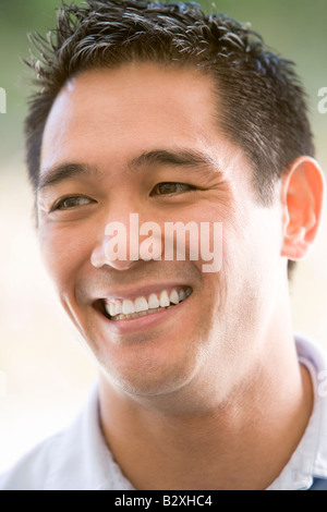 Colpo alla testa di uomo sorridente Foto Stock