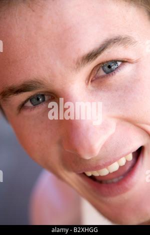 Colpo alla testa di uomo sorridente Foto Stock
