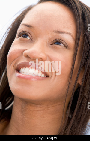 Colpo alla testa di donna sorridente Foto Stock