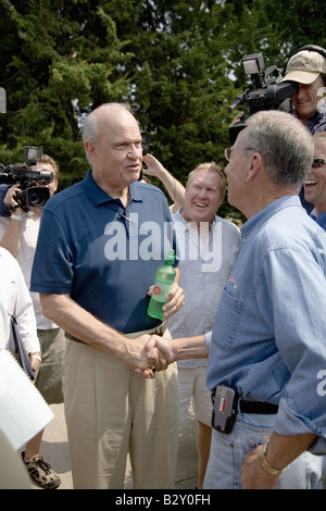 Fred Thompson incontro U.S. Il senatore da Iowa, il Repubblicano Chuck Grassley, alla Iowa State Fair Foto Stock