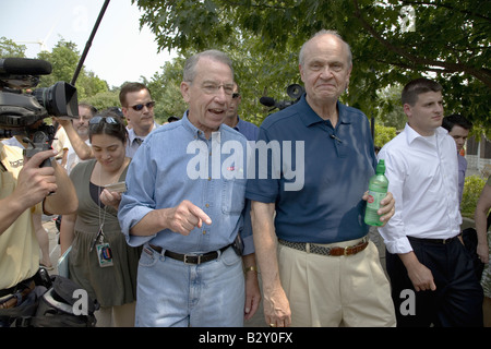 Fred Thompson incontro U.S. Il senatore da Iowa, il Repubblicano Chuck Grassley, alla Iowa State Fair Foto Stock