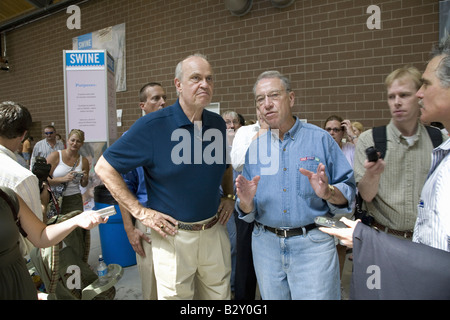 Fred Thompson incontro U.S. Il senatore da Iowa, il Repubblicano Chuck Grassley, alla Iowa State Fair Foto Stock