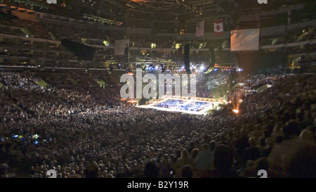 Venduti fuori della folla per Barbara Streisand concerto presso lo Staples Center di Los Angeles in California Foto Stock