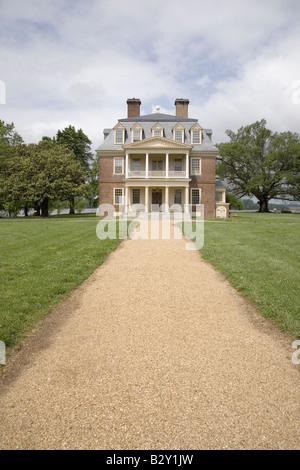 Percorso di Shirley Plantation grande casa sul fiume James va la prima piantagione fondata nel 1613 Foto Stock