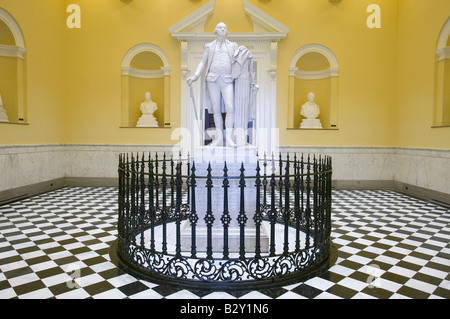 Originale statua a grandezza naturale di George Washington da Jean-Antoine Houdon nel restaurato VA State Capitol Rotunda, Richmond VA Foto Stock