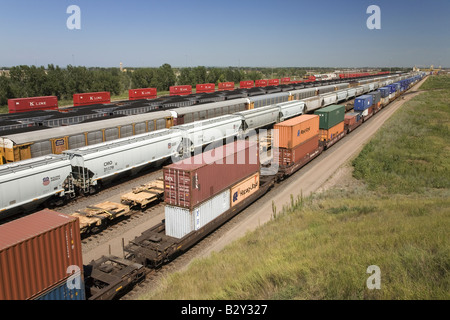 Vista in elevazione del nolo auto a Union Pacific's Bailey cantieri ferroviari, North Platte, NE Foto Stock