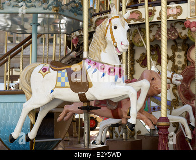 Giostra cavallo di legno Strasburgo Alsace Francia Foto Stock