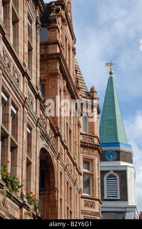 Il Grosvenor cappella ed edificio di terracotta di facciate in South Audley Street Mayfair London Inghilterra England Foto Stock