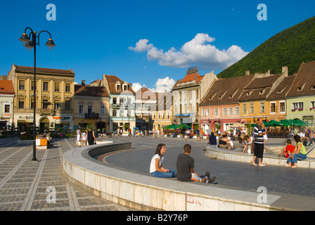 Piata Sfatului Square nella città vecchia di Brasov Transilvania Romania Foto Stock