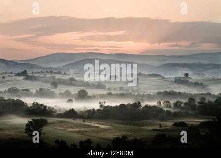 Campagna vicino a Curtea de Arges, Valacchia, Romania Foto Stock