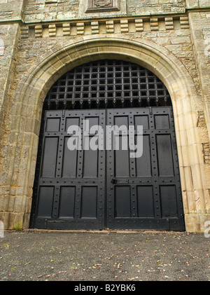 Portcullis e cancelli di prigione in una vecchia prigione a Jedburgh, Scozia Foto Stock