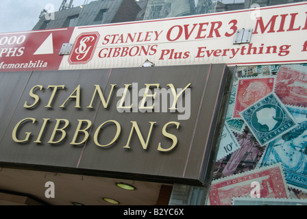 Stanley Gibbons stamp collezionisti shop in The Strand London Inghilterra England Foto Stock