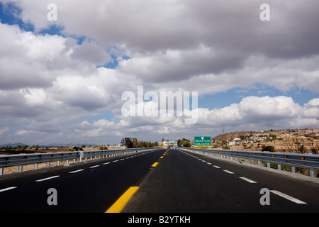 Autostrada a pedaggio tra Città del Messico e a Oaxaca, Messico Foto Stock