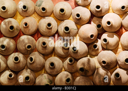 Muro fatto di vasi di terracotta, Hotel Camino Real, Oaxaca, Messico Foto Stock