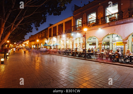 Cafe patii, lo Zocalo, Oaxaca, Messico Foto Stock