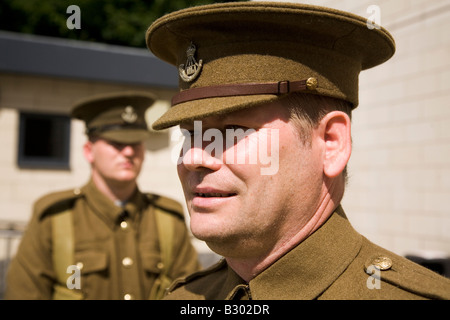 Membri della sessantottesima fanteria leggera Durham Visualizza Team replica usura uniformi della Grande Guerra era (1914-1918). Foto Stock