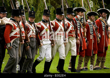 Membri della sessantottesima fanteria leggera Durham Visualizza Team replica usura uniformi di tre periodi. Foto Stock