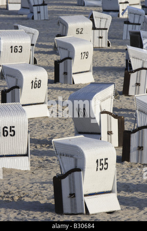 Sedie da spiaggia in vimini Seebad Heringsdorf Usedom Mecklenburg Vorpommern. Foto di Willy Matheisl Foto Stock