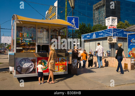 Chiosco di bevande e snack nel centro di Chisinau Moldavia Europa Foto Stock